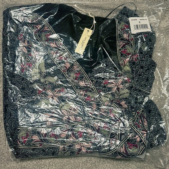 NWT Max Studio ‘Long Sleeve Maxi Wrap Dress’ in Black & Pink Size Small - Picture 5 of 5